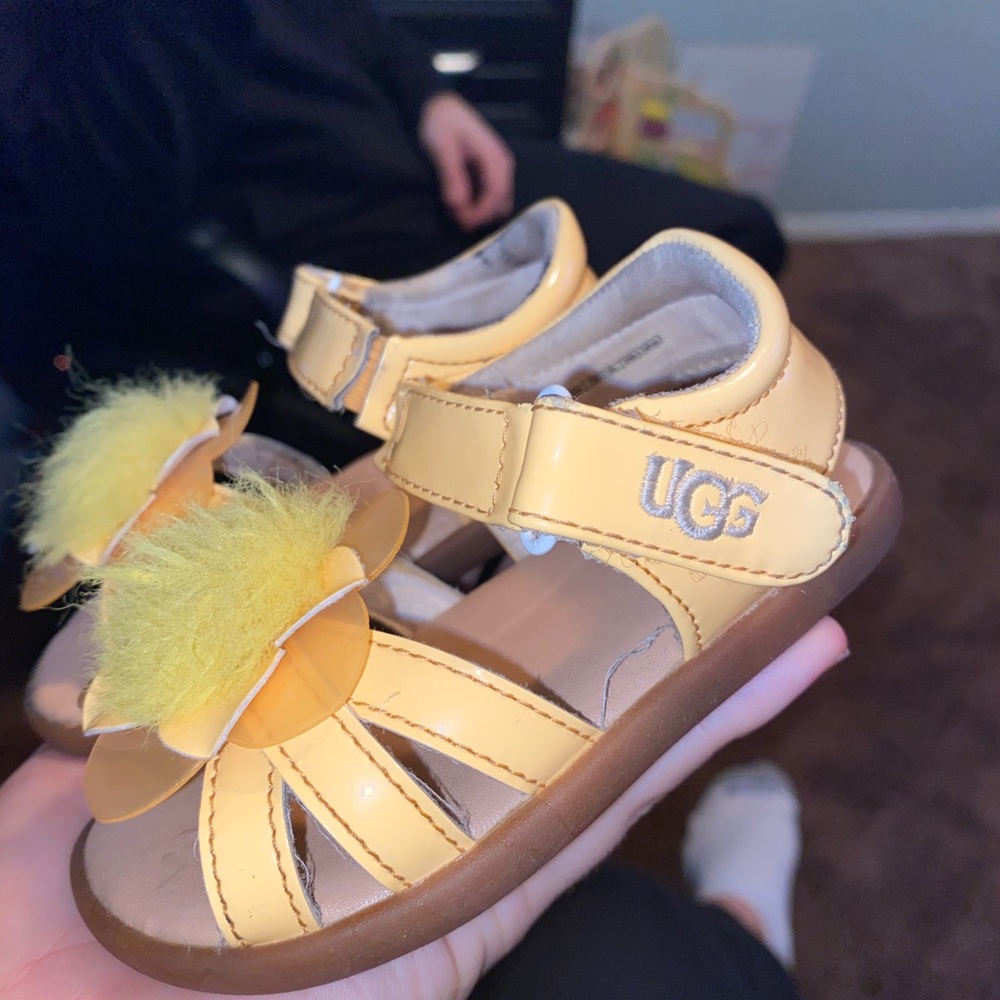 UGG Sandles